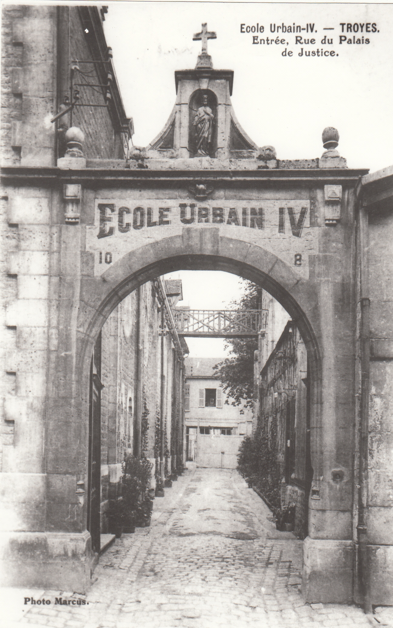 École Urbain IV - Entrée