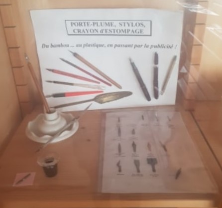 Stylos-plume et encriers